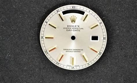 rolex met rode wijzerplaat|Horloge­makerskunst .